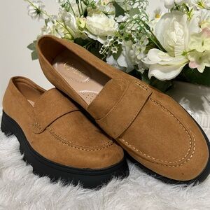 Elegant Tan Loafers with Black Sole